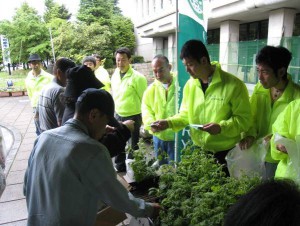 地域住民への皆様へゴーヤの苗を配布 （京セラ滋賀蒲生工場／滋賀八日市工場）